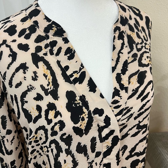 MARCIANO 100% silk blouse size S. Fits perfectly Medium. - Picture 2 of 13